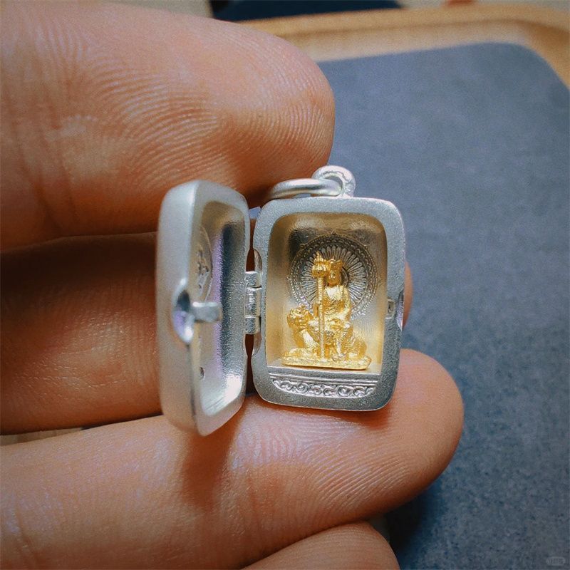 Original Kizo King Bodhisattva Mini Micro-engraving Portable Buddha Statue Open