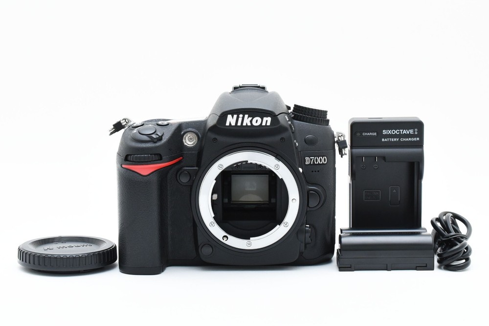 [READ] [1554shots] Nikon D7000 16.2 MP Digital SLR Camera Body JAPAN [Exc++]