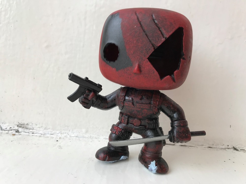 FUNKO POP VINYL MARVEL CUSTOM BATTLE DAMAGED DEADPOOL BOBBLE-HEAD FIGURE
