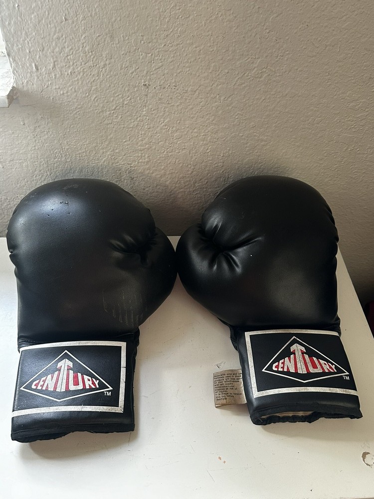 CENTURY MARTIAL ARTS BLACK BAG BOXING SPARRING  GLOVES 14 OZ