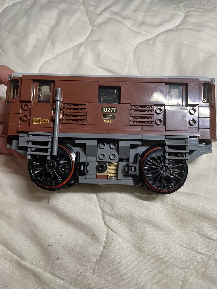 LEGO Crocodile Locomotive (10277) INCOMPLETE