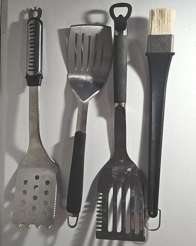 4 BBQ Utensils Set - 3 Spatulas & 1 Basting Brush - VGUC