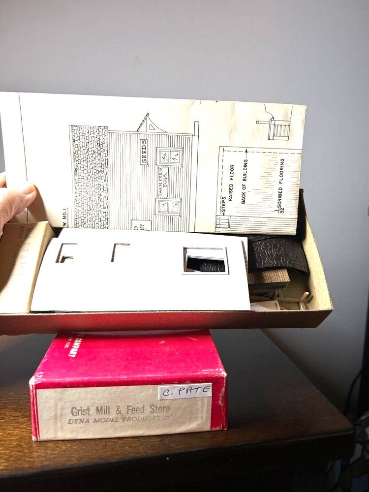 Dyna-Model Products #???  Grist Mill & Feed Store  Craftsman Building KIT   1:87