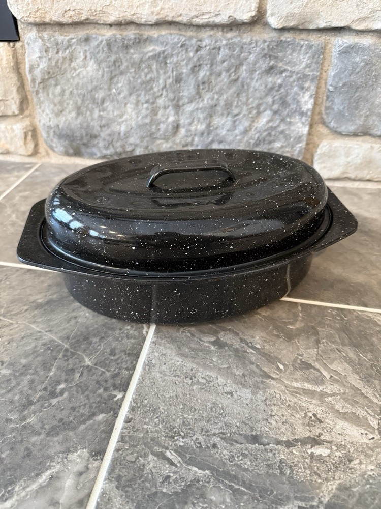 BLACK SPECKLED ENAMELWARE OVAL ROASTING PAN WITH LID / APPROX 13