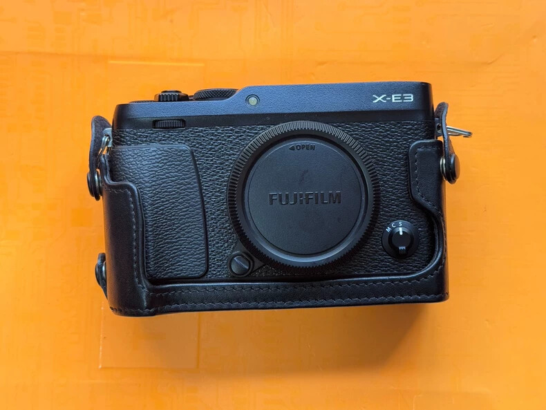 Fujifilm X-E3 24.3MP Mirrorless Camera with Full Accessories 95% New Condition