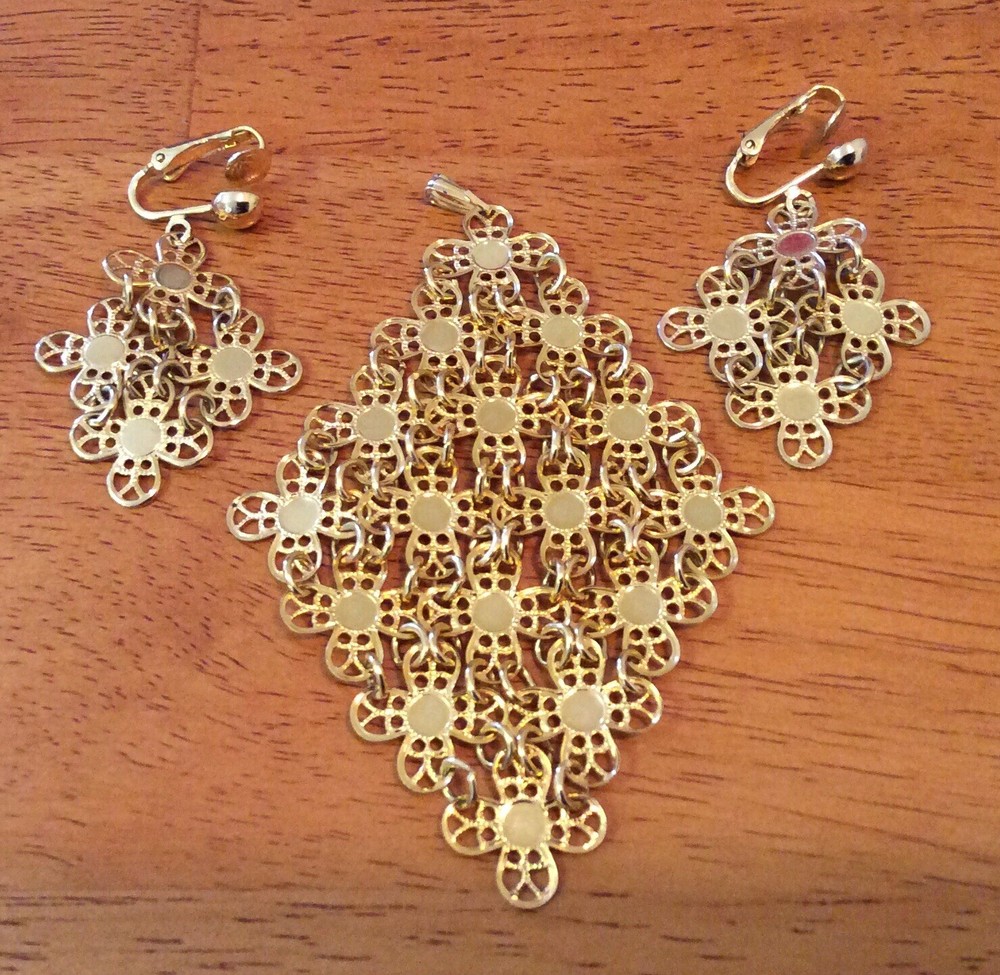Vintage 1970s Golden Petals Sarah Coventry Clip-On Earrings and Matching Pendant Set