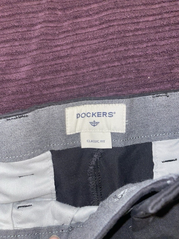 Dockers Men's Classic Fit Workday Khaki Smart 360 Flex Pants, Black 32W x 32L