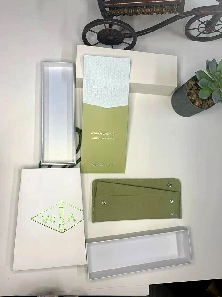 Van Cleef & Arpels Green Suede Bracelet Case with Pouch VCA Full Set