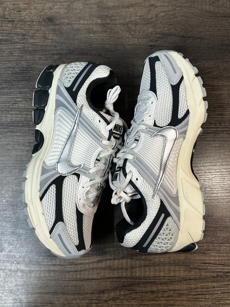 Nike Air Zoom Vomero 5 Light Silver Seaweed IO7452-133 Women 12 / Men 10.5