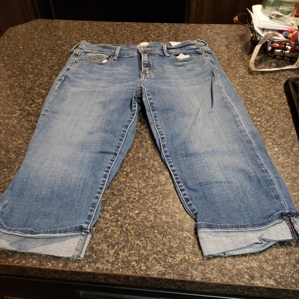 Levi Strauss 515 Capri  San Francisco Size 6 have 1 belt loop brook