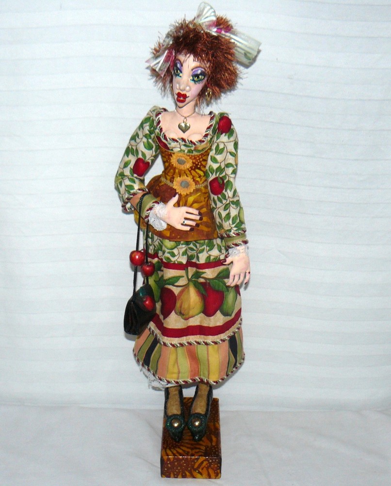 HAND CRAFTED WOMAN CARRYING PURSE HOME MADE 28