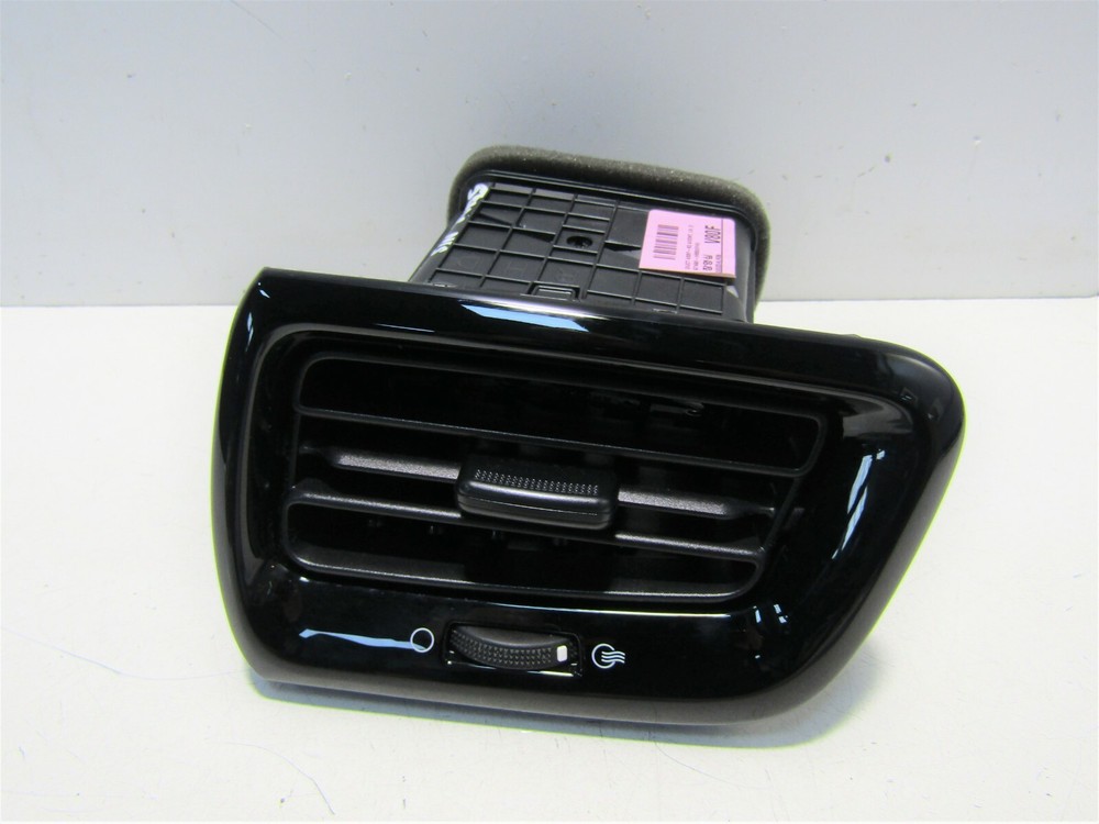 KIA STONIC 2017-20 NEARSIDE/LEFT FRONT DASHBOARD AIR VENT 97490-H8800FHV  O3632