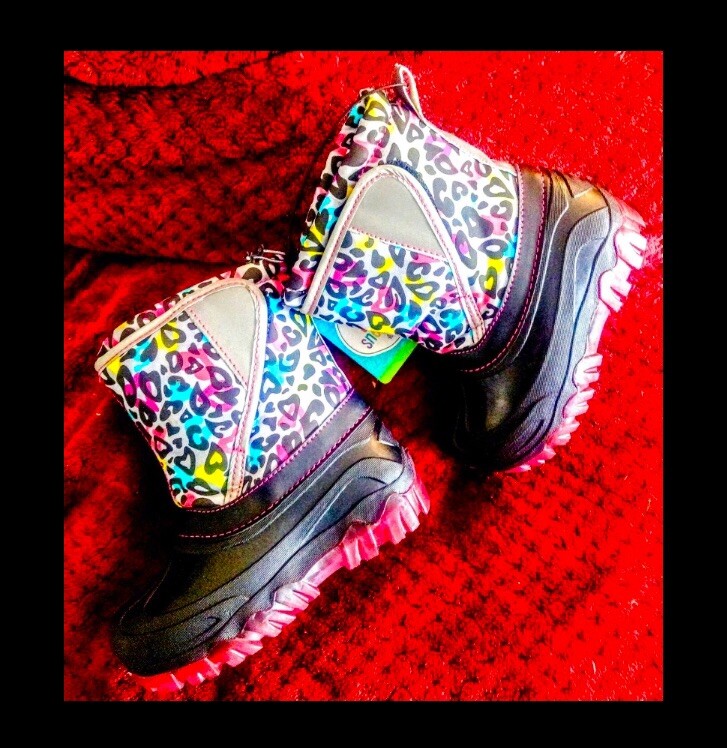 Members Mark Kids Light Up Insulated Snow Boots size 9/10(7