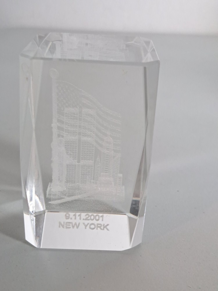 Twin Towers Memorial Laser 3D Etched Crystal September 9/11 New York 2001 WTC
