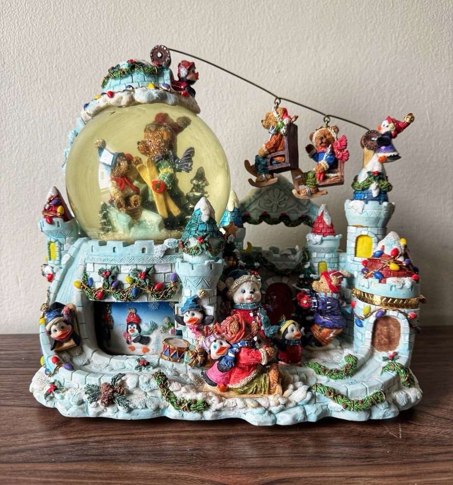 Grandeur Holiday Musical Water Globe Collector's Edition 2001 Stunning Decor
