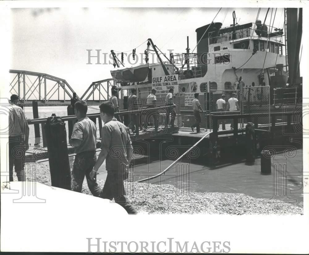 1962 Press Photo Students aboard Pelican State ship at Morgan City, Louisiana