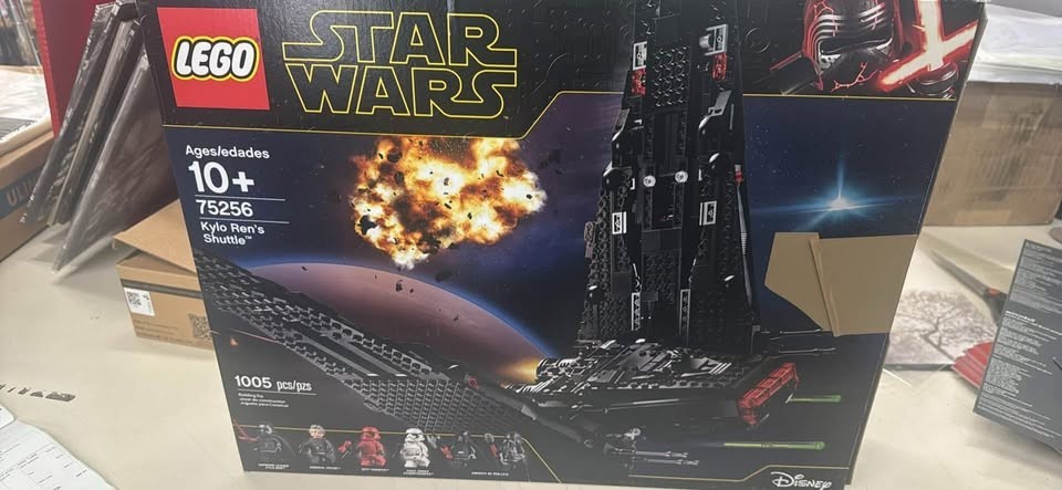 LEGO Star Wars Kylo Ren Shuttle 75256 Brand New Sealed Set