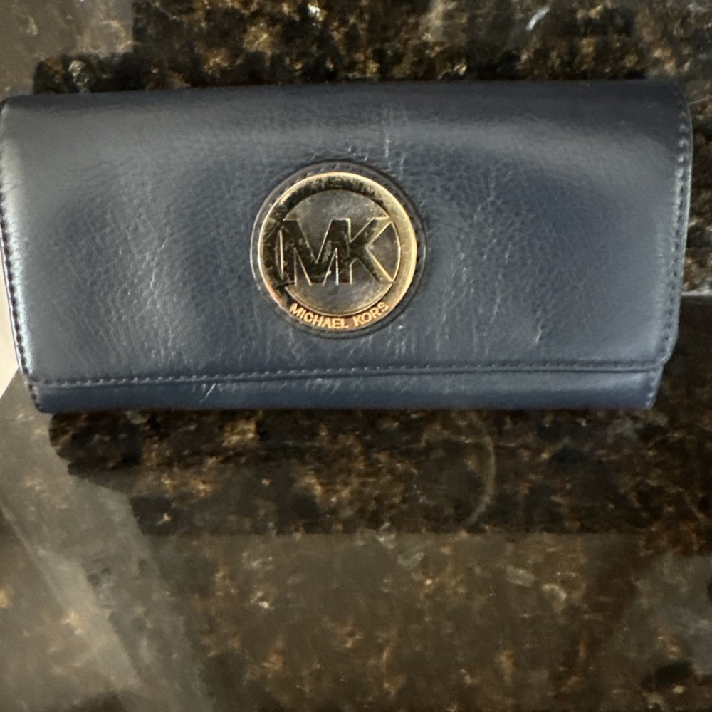 Michael Kors Fulton Flap Continental navy blue Pebble Leather Large MK Wallet