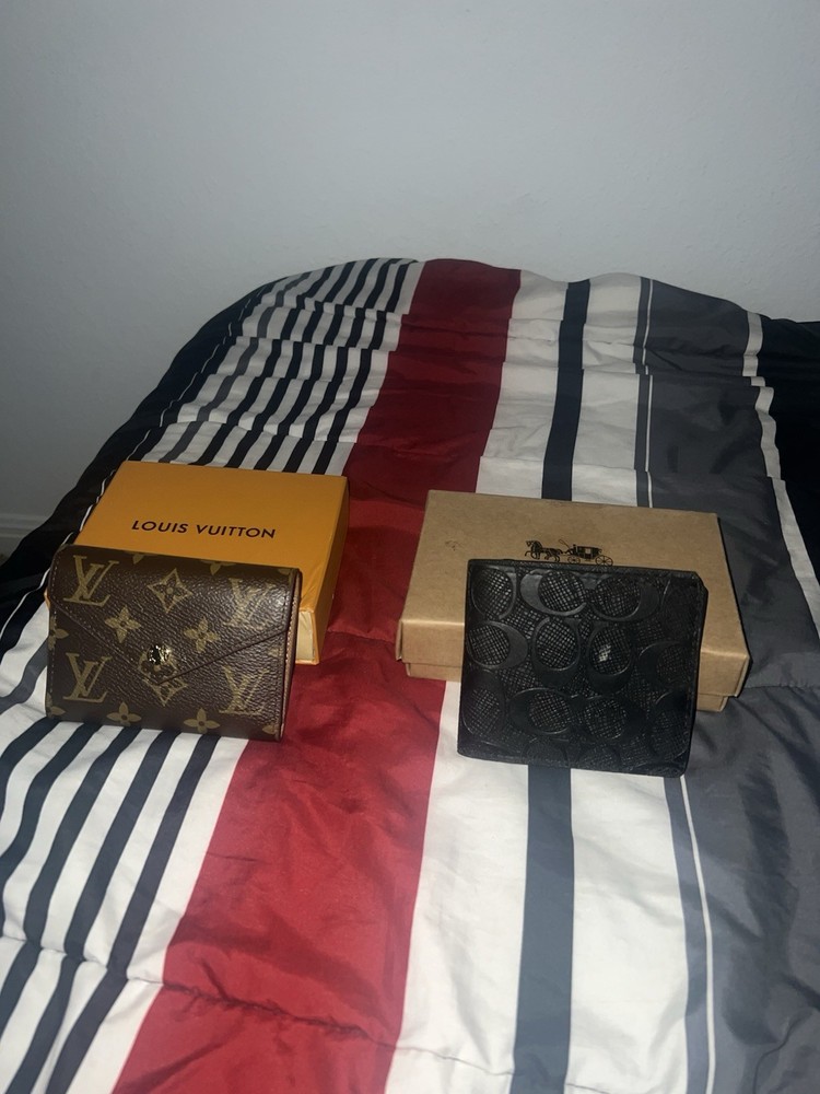 Coach Leather Wallet for Women – Stylish & Compact Design