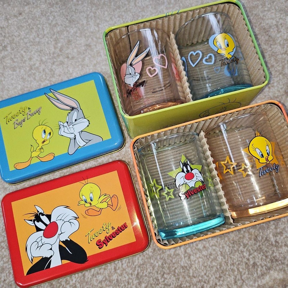 Looney Tunes 4-Piece Novelty Cup Set with Fun Character Designs