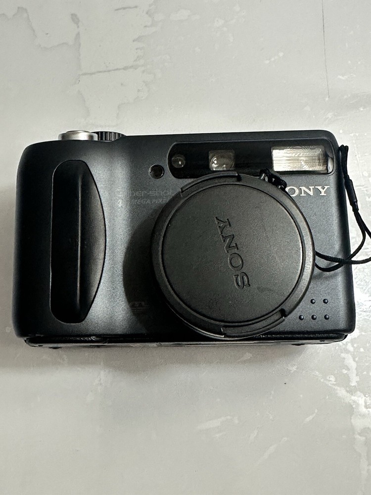 Sony CyberShot DSC-S85 4.1MP Digital Camera with Rechargeable Battery