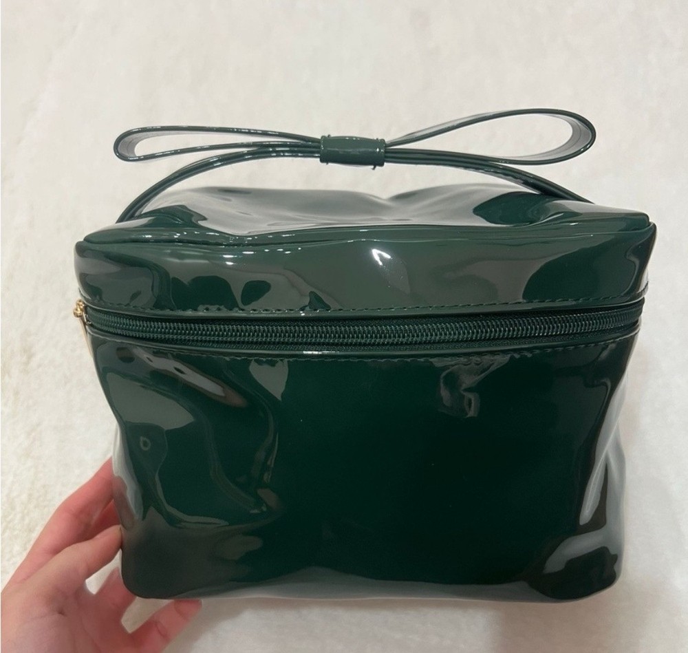 Stylish and Functional Makeup Bag for Everyday Essentials