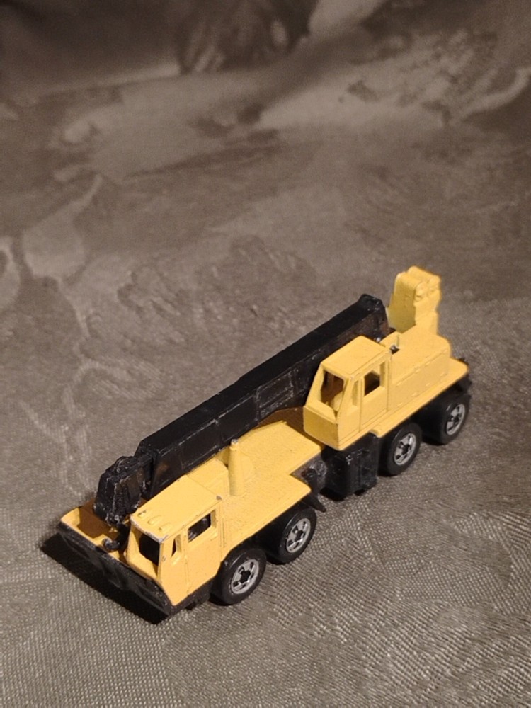 Hot Wheels Vintage 1981 Workhorses Construction Crane Yellow Malaysia