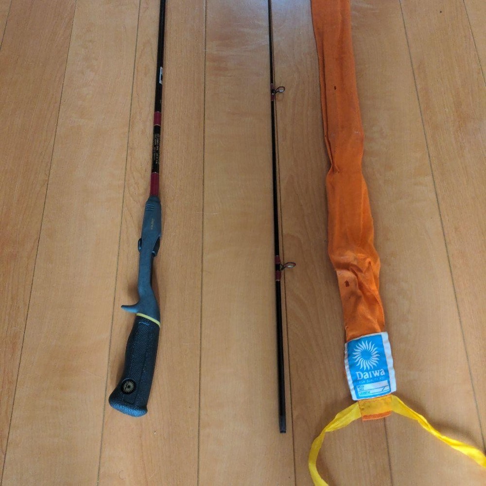 Daiwa Striker 56L 2-Piece Bass Rod with Protective Storage Case