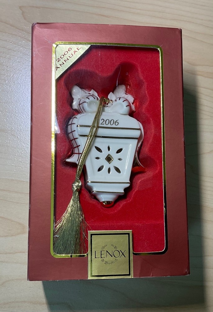Lenox 2006 Williamsburg Lantern Christmas Ornament in Excellent Condition