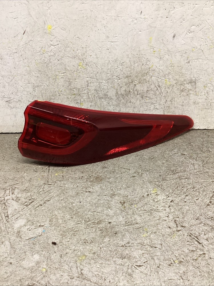 2020-2022 Kia Sportage RIGHT REAR RH PASSENGER SIDE TAIL LIGHT OEM BULB TYPE