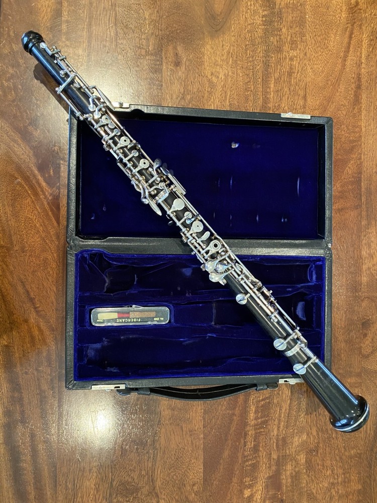Oboe Selmer Model 121,   Grenadilla wood body and full conservatory key system
