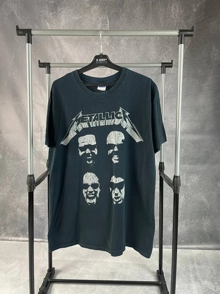 Vintage Metallica tour T-shirt