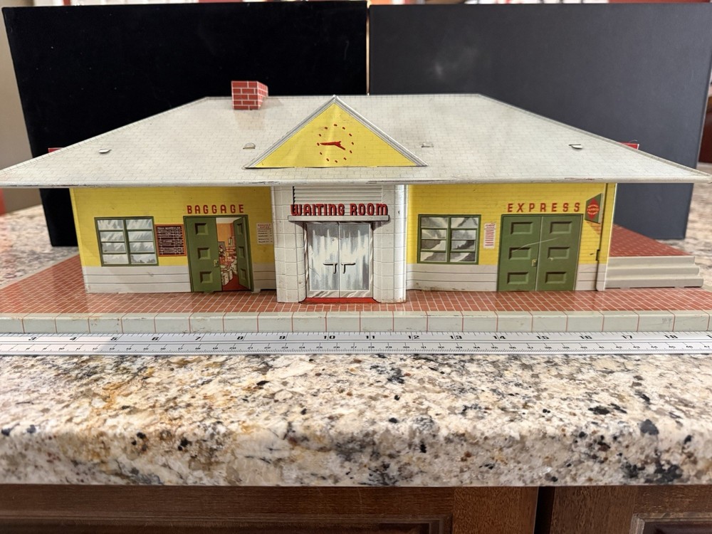 Vintage 1940’s 4418 Marx Tin Metal Train Station Glendale Waiting Room Express