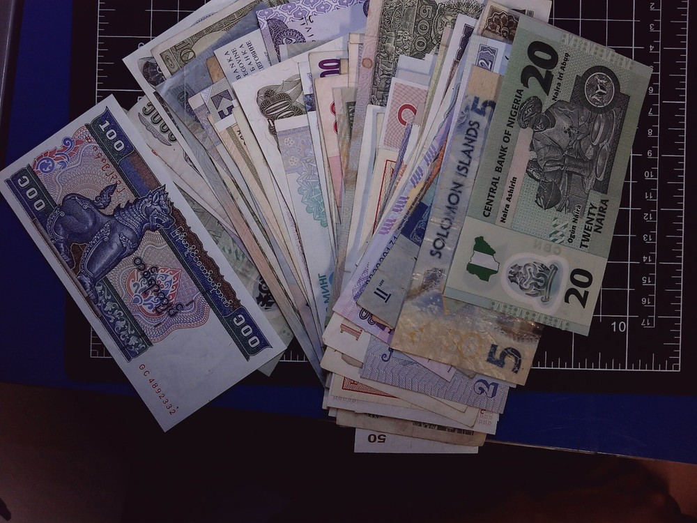 RANDOM  MIXED LOT  FOREIGN  MONEY  BANKNOTES  10 PC