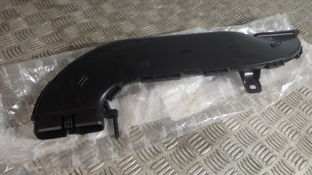 Vivaro air intake pipe genuine new 2019 on Vauxhall 9672026780