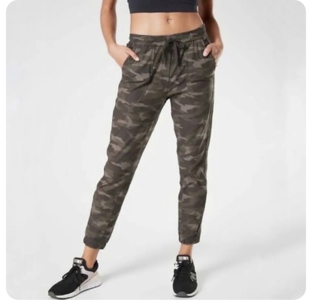 Athleta Farallon Jogger Pants in Green Camo size 8T 8 Tall