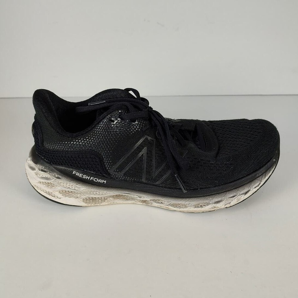 New Balance womens running athletic shoes Fresh Foam MoreV3 size 10