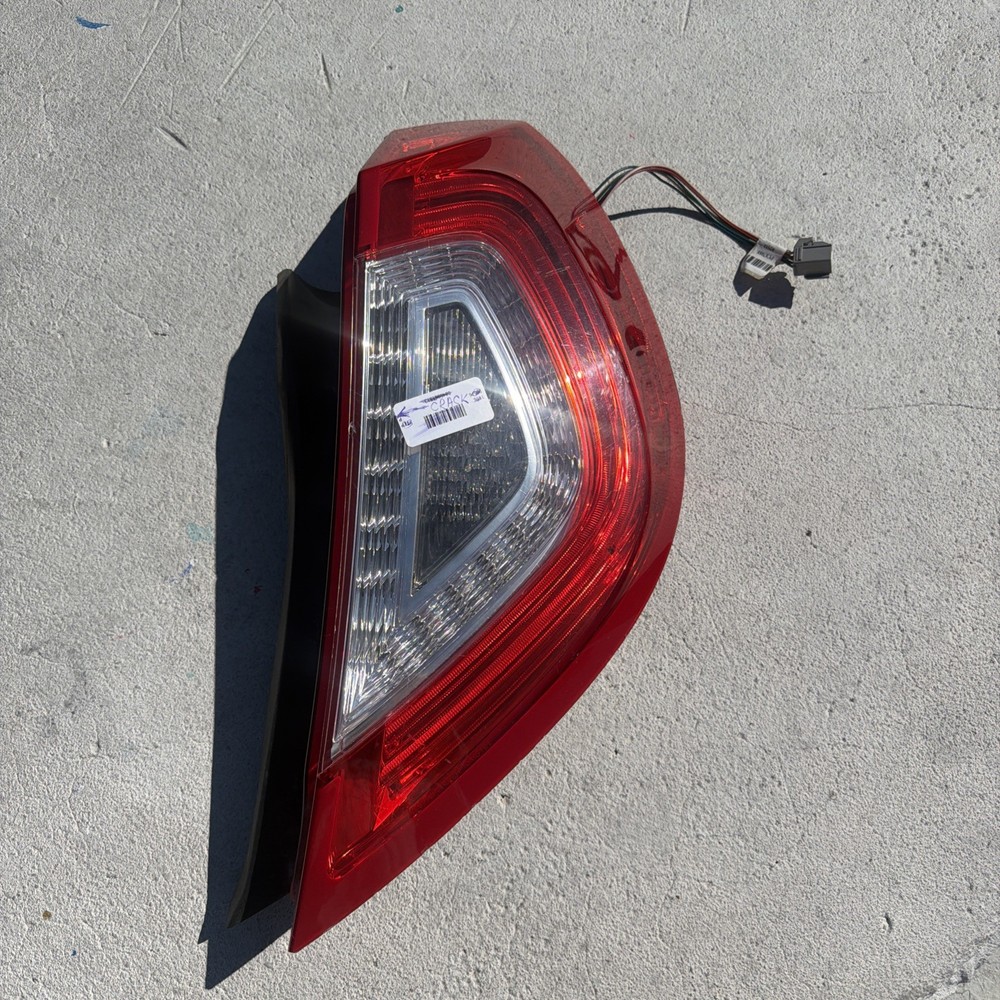 2013-2016 Lincoln MKS Passenger Side RH Right LED Tail Light Tail Lamp  OEM