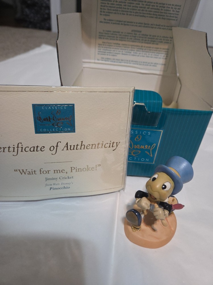 WALT DISNEY CLASSICS COLLECTION WAIT FOR ME PINOKE JIMINY CRICKET ORIGINAL BOX