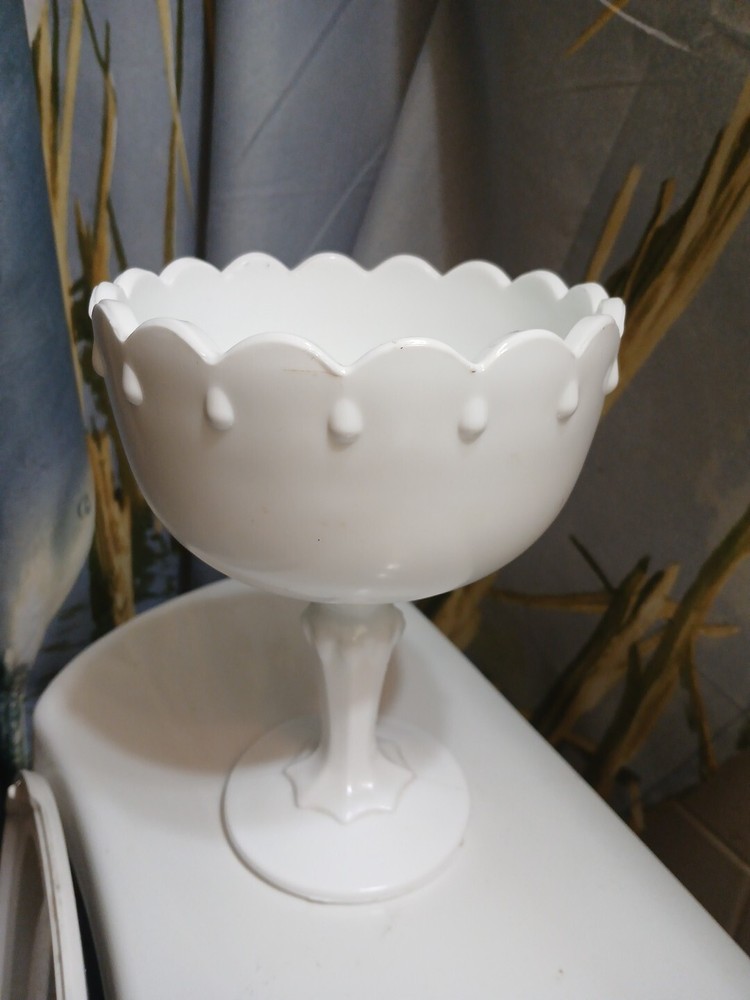 Vintage Milk Glass Teardrop Footed Candy dish/Compote bowl 7-1/2