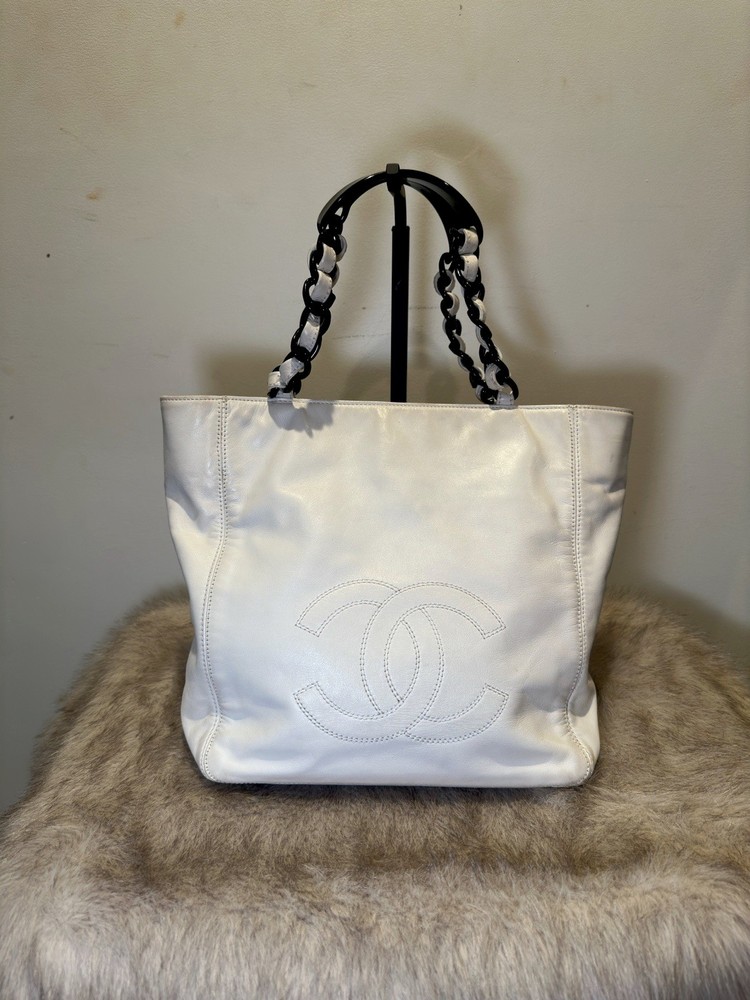 CHANEL Tote Bag Lamb Skin Color -  White
