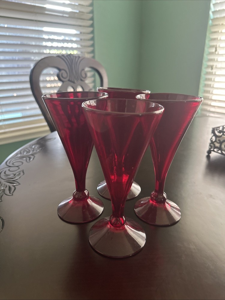 4 Red Glass Cocktail Glasses – Elegant Set of 4