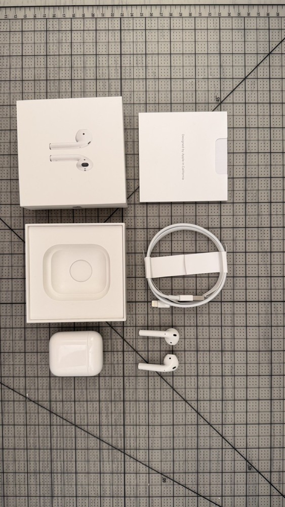 Apple AirPods 2nd Gen Genuine In-Ear Bluetooth Headset W/ Wireless Charging Case