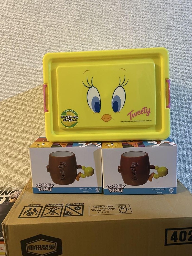 Looney Tunes Tweety Bird Ceramic Coffee Mug Set