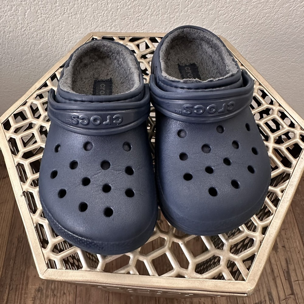 Kids Crocs Classic Lined Clogs Navy Size 1O With Fuzzy Gray Lining & Strap