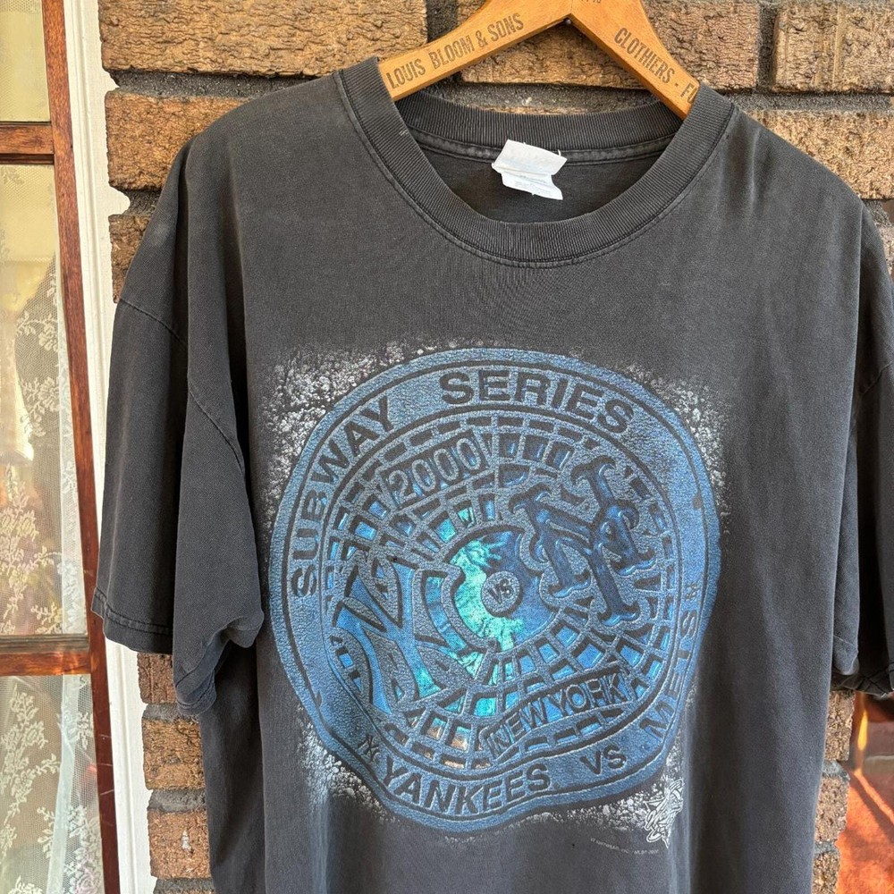 Vintage 2000 New York Yankees Faded Black XL Baseball Tee Shirt
