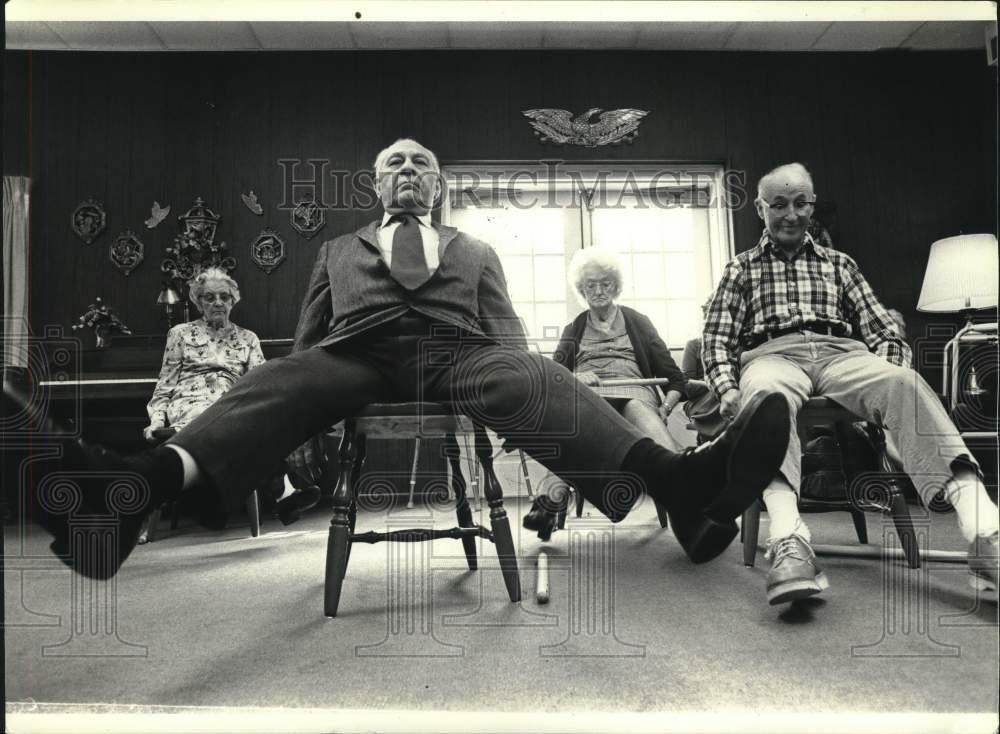 1980 Press Photo Larry Frankel & Harland Cornell exercise at elderly home in WV