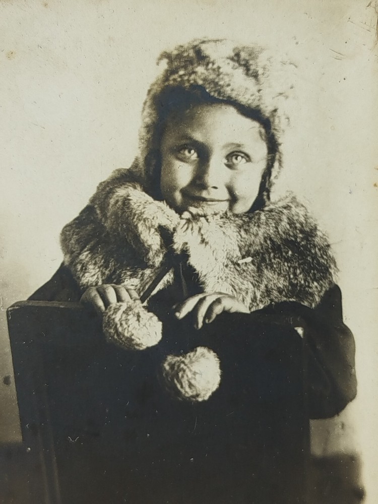 Vintage - Retro - Photo - Beautiful Girl - Child - 1960s - Black & White #8