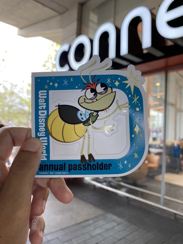 2025 Disney World Annual Passholder WDW AP Firefly Ray Authentic Magnet