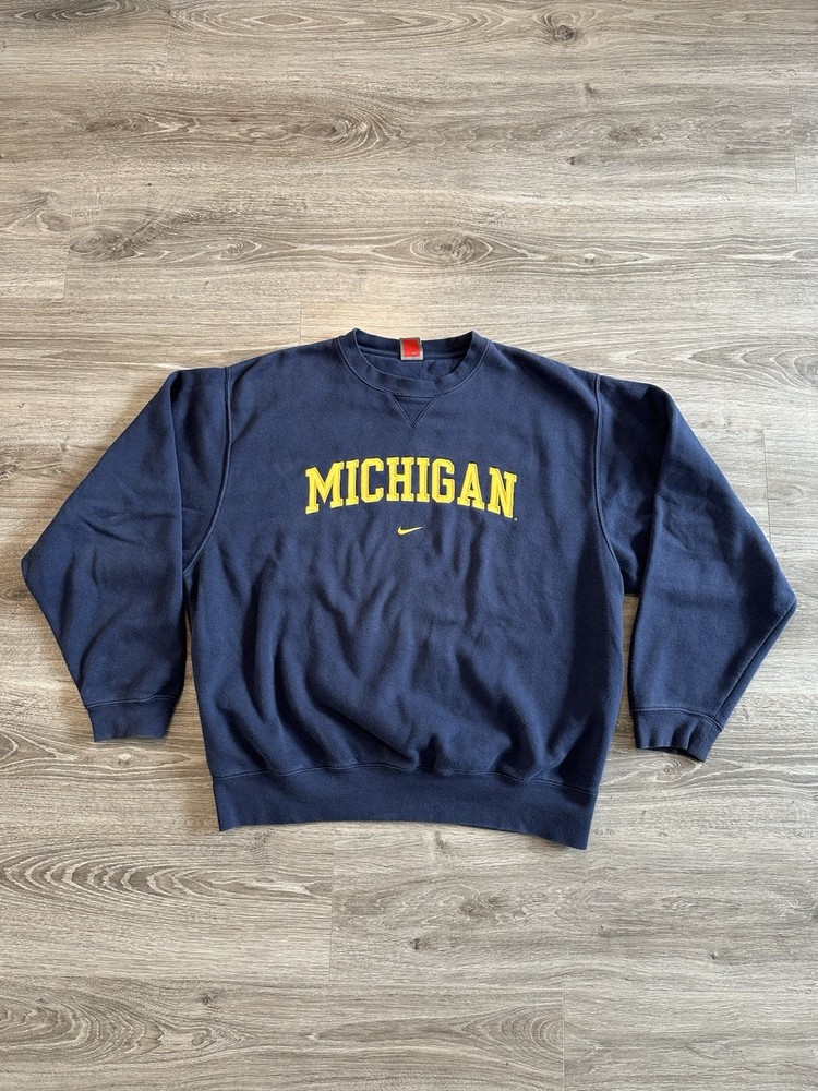 Vintage NIKE Y2K Michigan NCAA Crewneck Sweatshirt Embroidered 2000’s